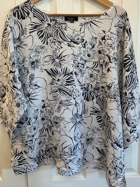 Papillon Linen Floral Blouse Navy White M Fits L EUC